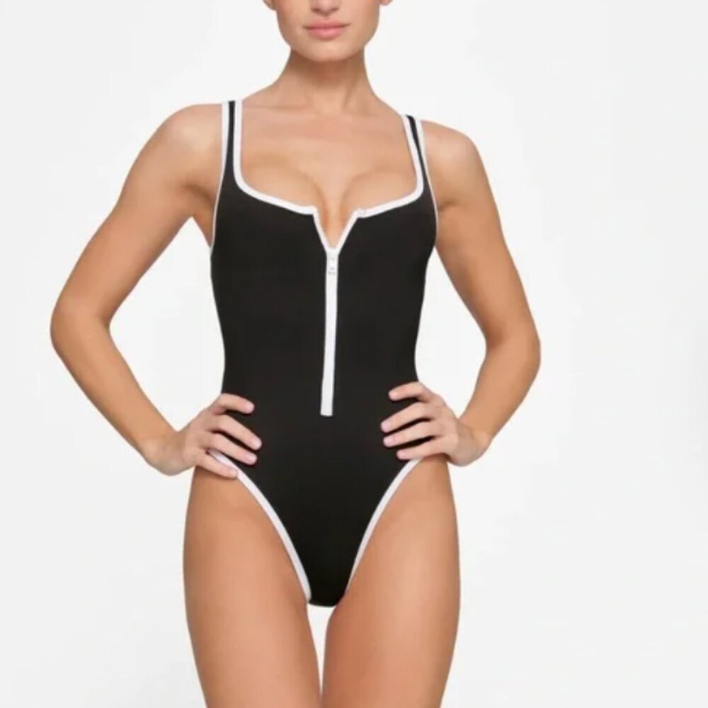 SKIMS PLUS SIZE NWOT ZIP-UP SWIM SCOOP NECK ONE PIECE in ONYX